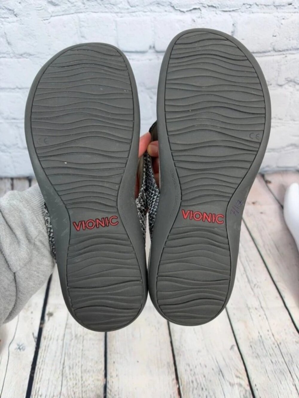 Vionic Lucia Women's Sandal size 8 - Picture 2 of 3